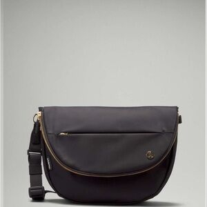 Lululemon All Night Festival Bag 5L Black/Gold in very good condition